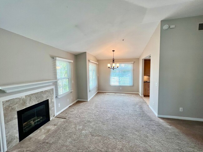 Building Photo - Gorgeous Condo for rent in Tustin Ranch