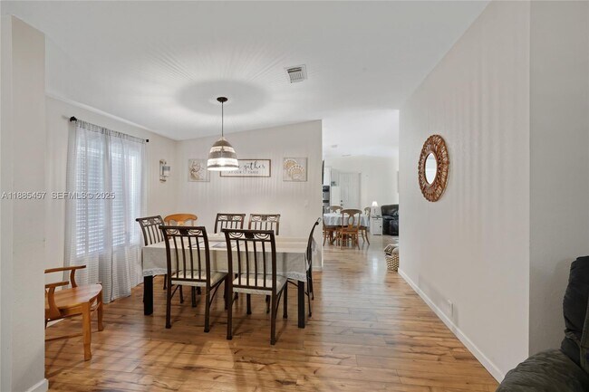 Building Photo - 945 Plantation Rd