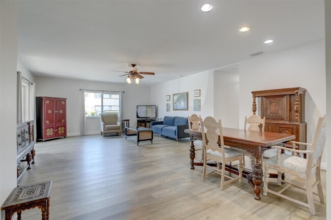 Building Photo - 1450 N Riverside Dr