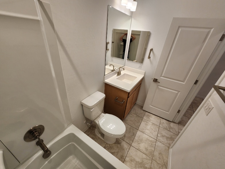 Building Photo - 8948 W Colter St