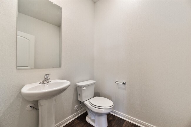 Building Photo - 417 Riverdale Dr