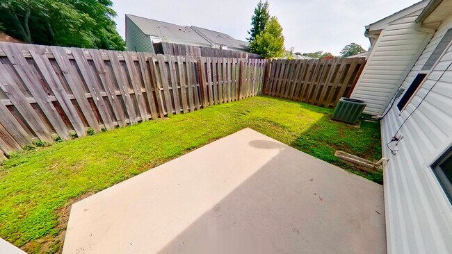 Building Photo - 2 Bed/ 2 Bath Townhouse