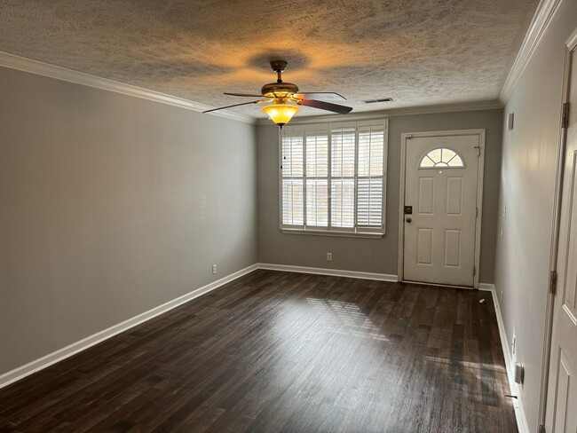 Building Photo - Cozy Townhome in Antioch