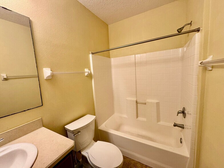 Building Photo - 3750 Aria Dr