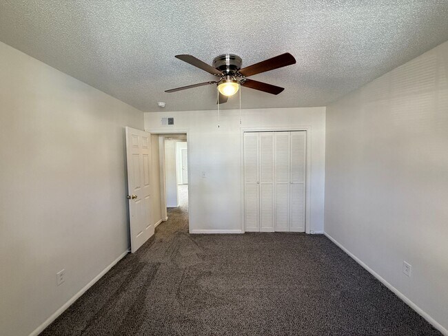 Building Photo - 3826 Country Club Rd