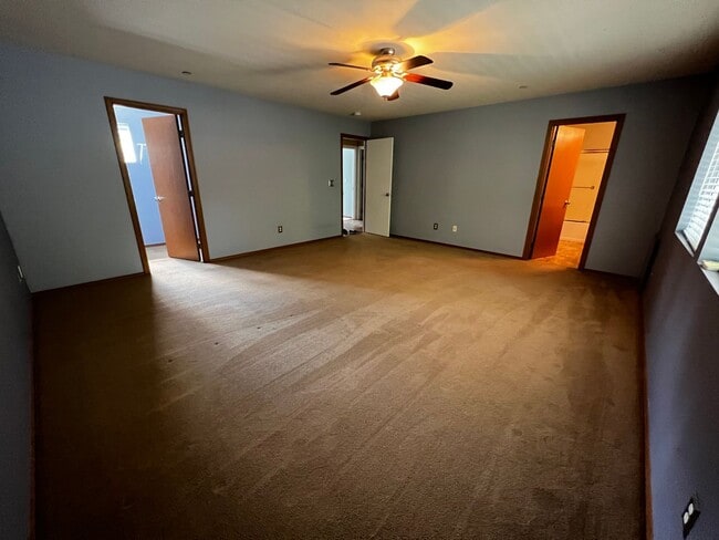 Building Photo - 3 Bedroom 2.5 Bath DuPont Home for Rent