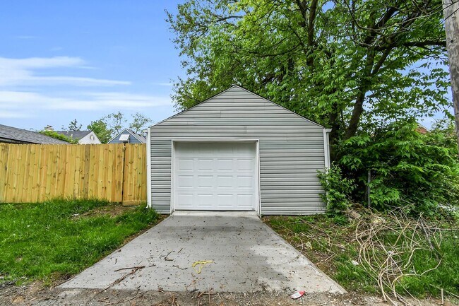 Building Photo - Charming Three-Bedroom Home in the Heart of Columbus!
