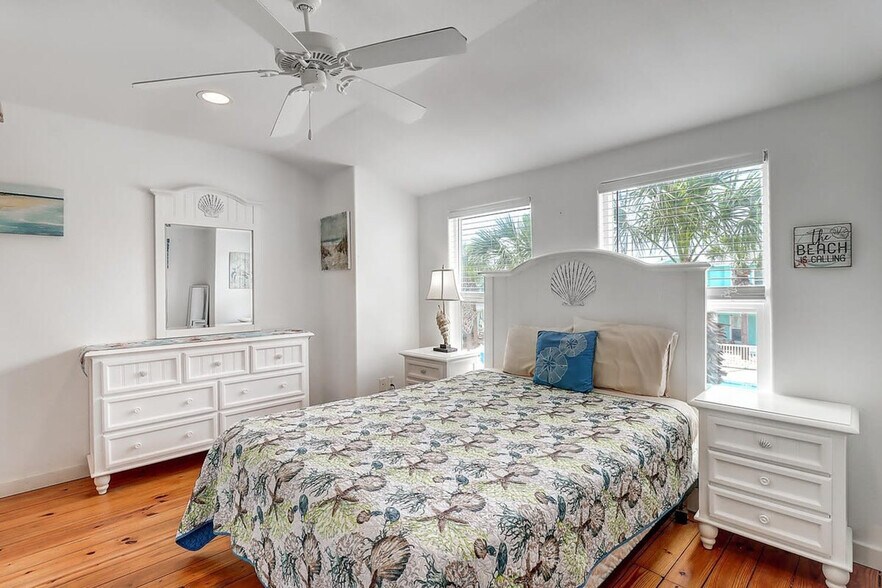 Building Photo - 2120 Eleventh Street-SI ID1023198P