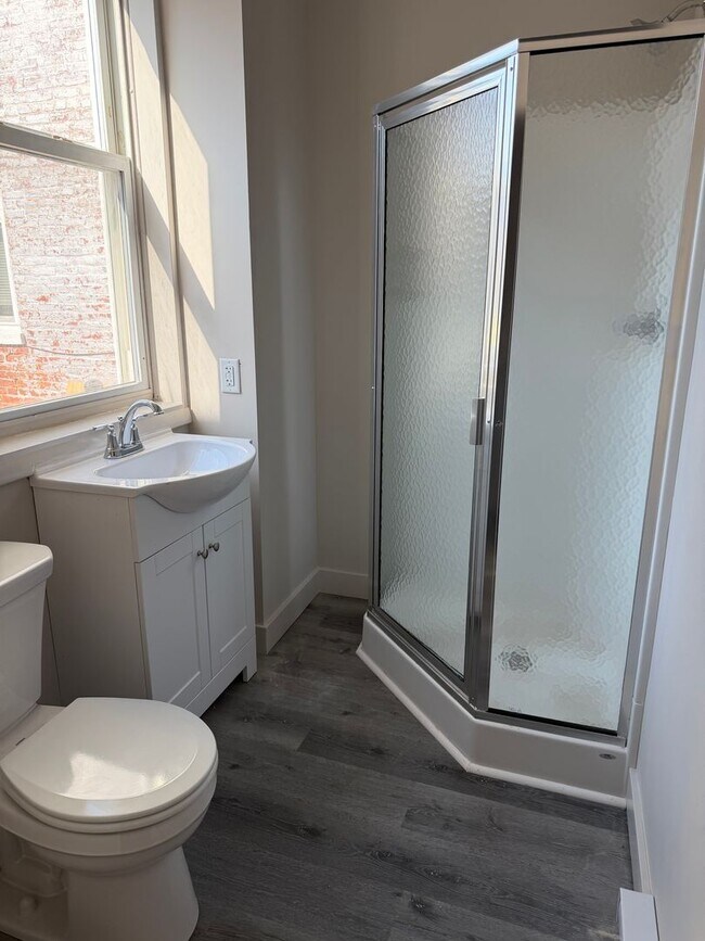 Building Photo - 420 W King St