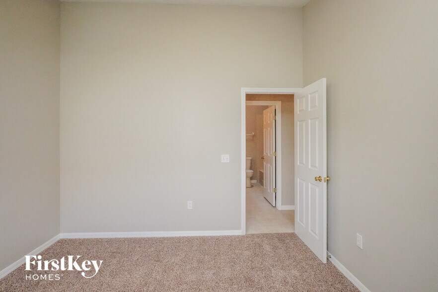 Building Photo - 2513 Balmoral Dr