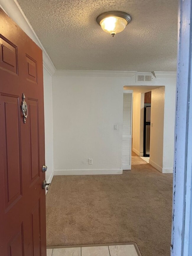 Building Photo - Lexington Place - 1126