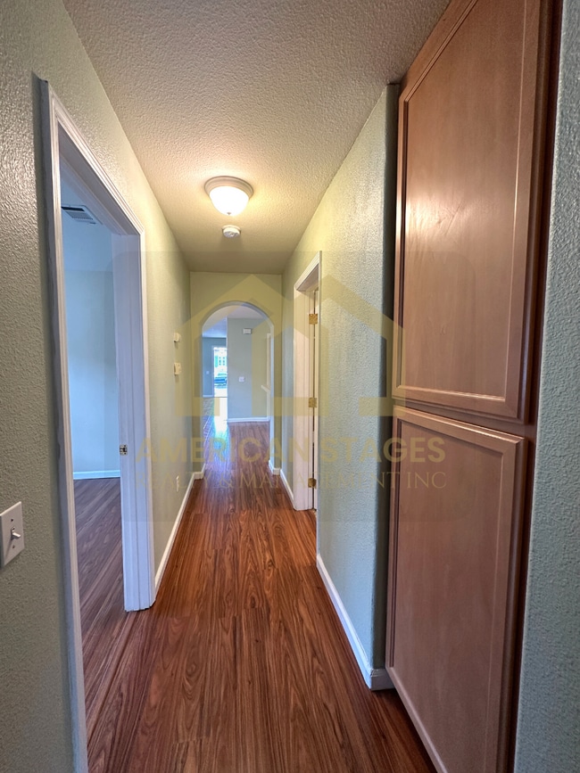 Building Photo - 3037 Buckthorn Ln