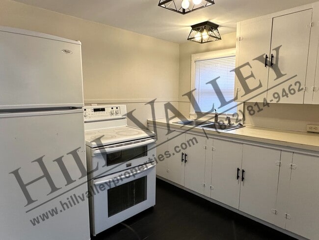Building Photo - Cozy Two Bedroom in Northside Location