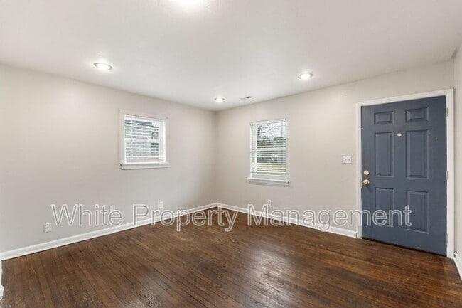 Building Photo - 2317 Julia Ave