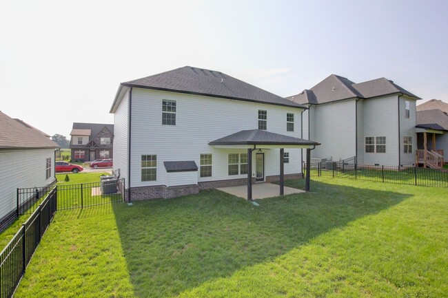 Building Photo - Huge 5 bed 3 ba.  Gorgeous House Near Post...