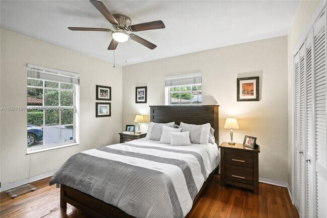 Building Photo - 924 El Rado St