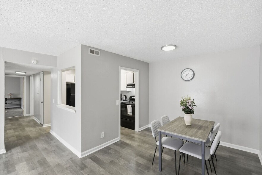 Building Photo - 1302 Stone Mill Cove