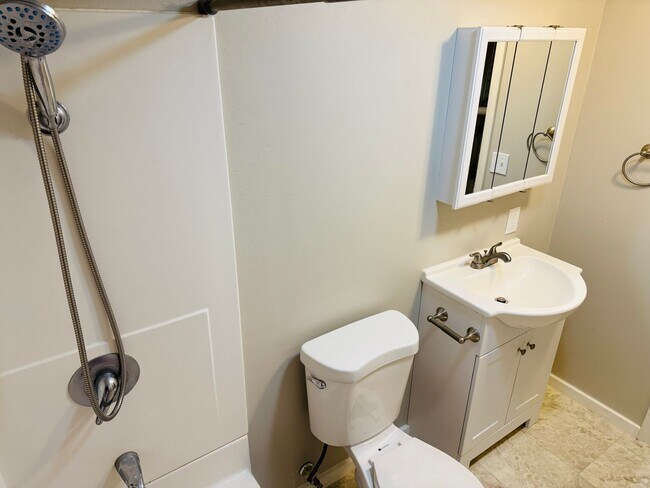 Building Photo - Dog Friendly 4 Bedroom - Billings West End