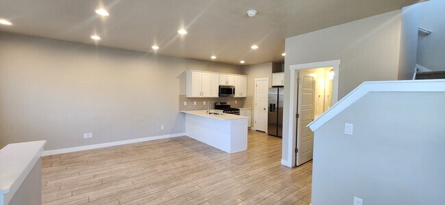 Building Photo - $2,000 OFF 4-bed, 3.5-bath Townhome Available Now!