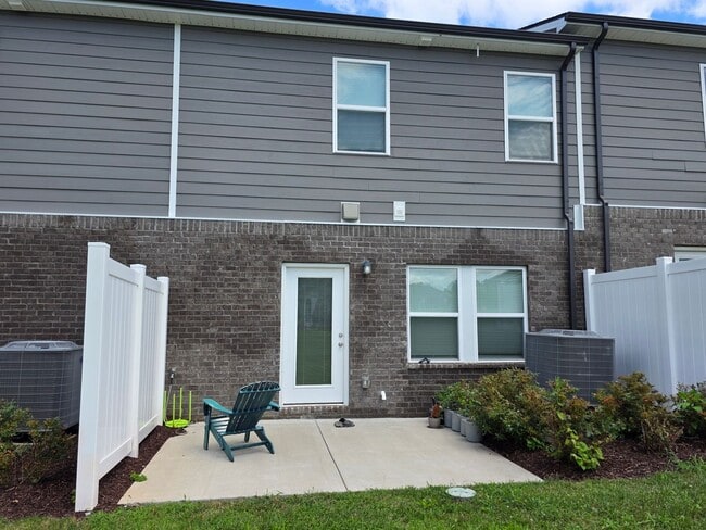 Building Photo - 1705 Tahoma Dr