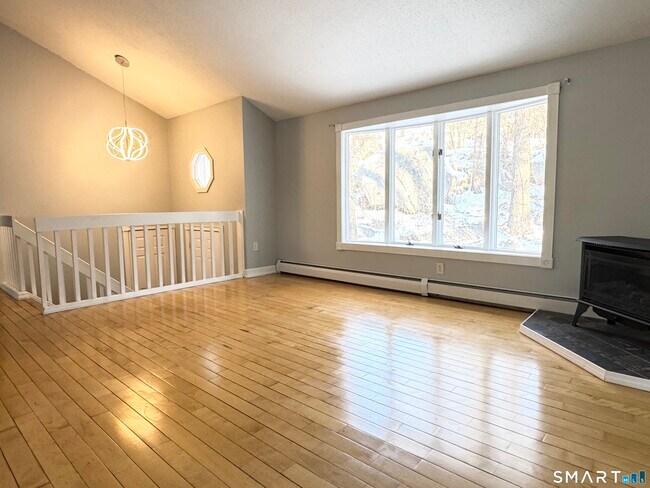 Building Photo - 8 Wildwood Rd