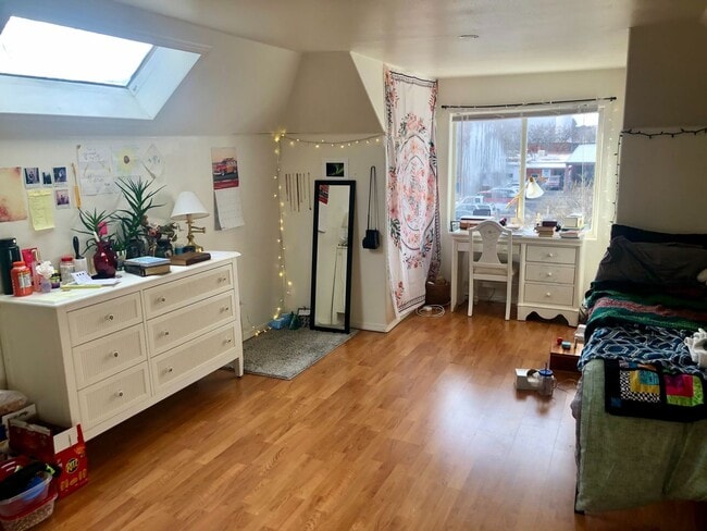 Building Photo - 614 S Washington St