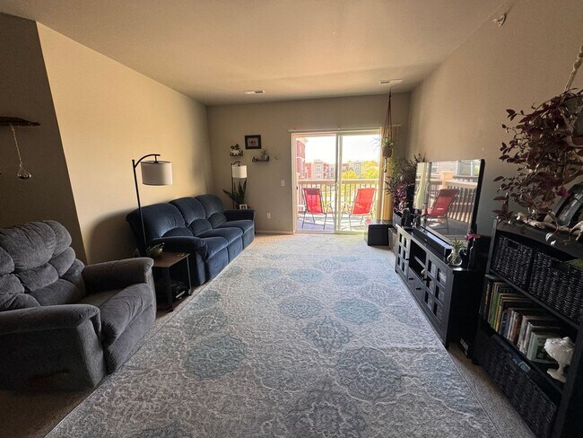 Building Photo - Comfortable Condo in Swan Creek