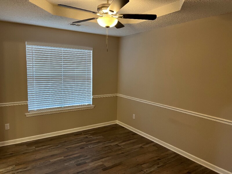 Building Photo - 15 Ariel Dr