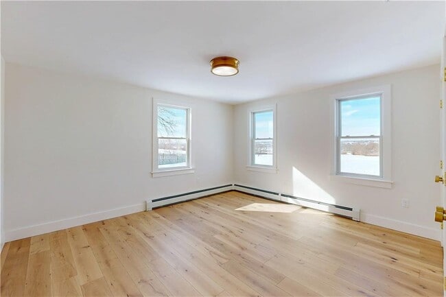 Building Photo - 3211 Main Rd