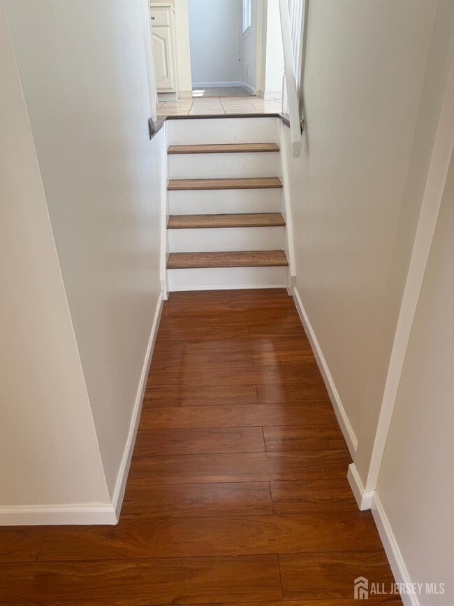 Building Photo - 13 Oakwood Dr