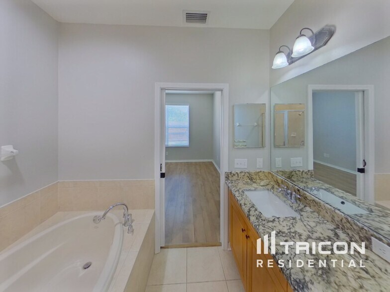 Building Photo - 10337 Avelar Ridge Dr