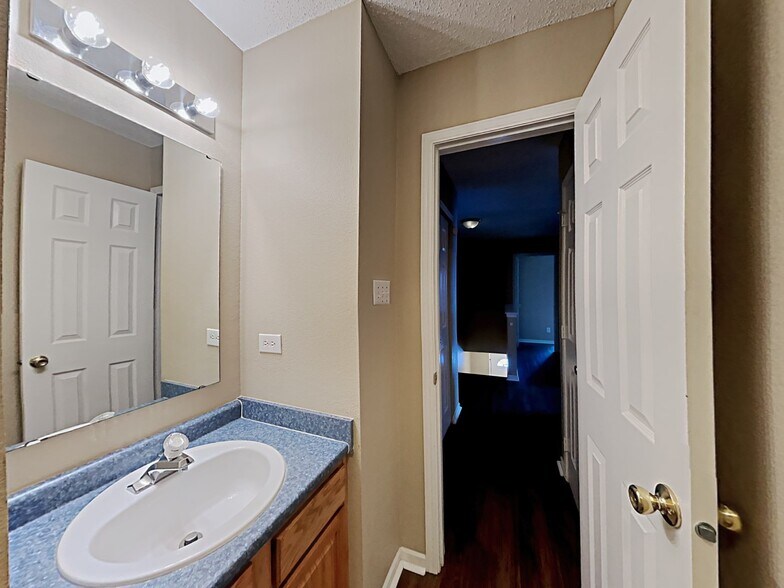 Building Photo - 10099 Weeping Cherry Dr