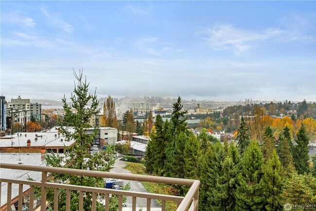 Building Photo - 3221 SW Avalon Way
