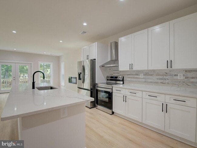 Building Photo - 14750 Jordan Ln