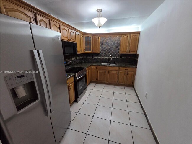 Building Photo - 10000 NW 80th Ct