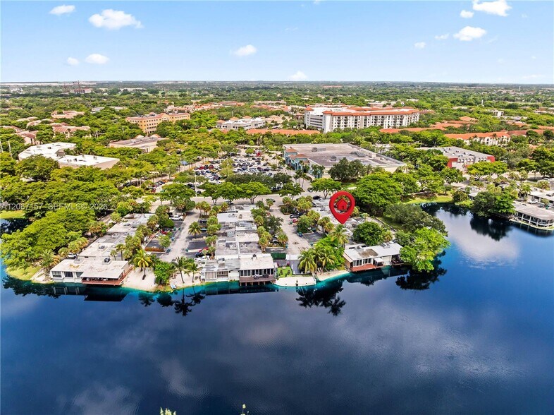 Building Photo - 6480 Miami Lakes Dr