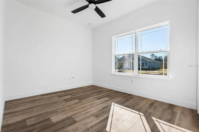 Building Photo - 6670 SW 13th Ln