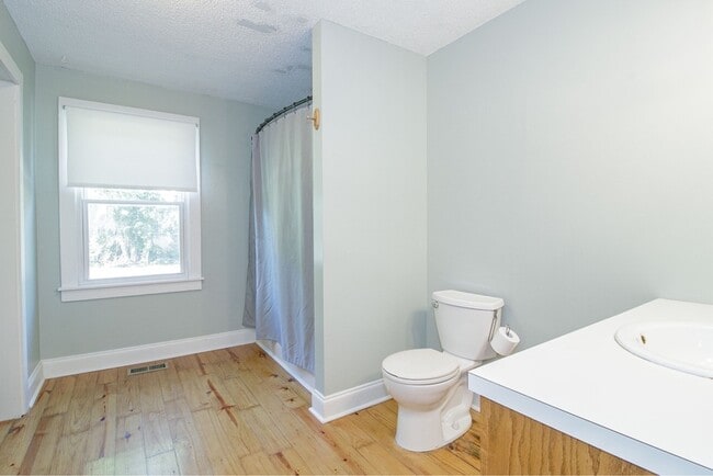 Building Photo - 2877 Old Clarksville