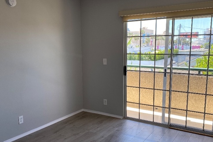 Living room - 3861 Vinton Ave