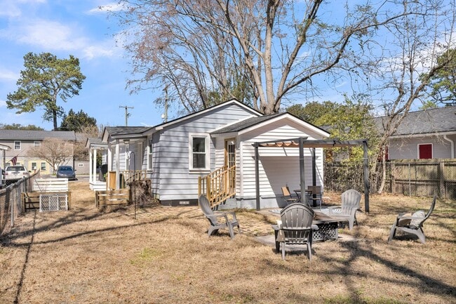 Building Photo - Charming Cottage with Modern Upgrades in Hanahan