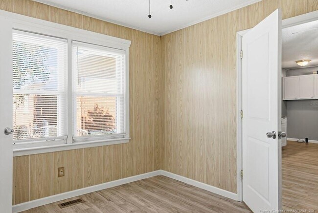 Building Photo - 815 Bedrock Dr