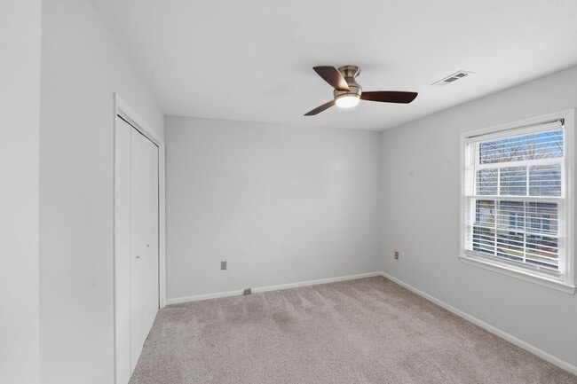 Building Photo - Don’t Miss This Beautiful 3BR Stone Orchard Home with Warm Wood Floors & Fireplace!