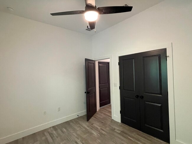 Building Photo - 1321 Cedar Ave S