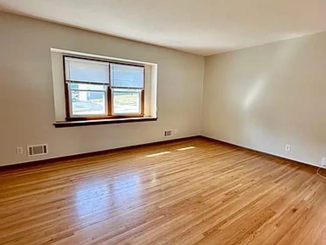 Building Photo - 5617 N 69th St