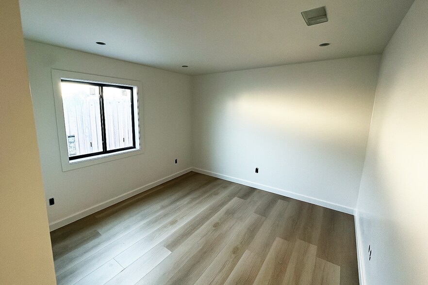 Bedroom - 6694 Sabado Tarde Rd