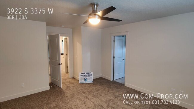 Building Photo - 3 Bed 2 Bath Condo In West Haven For Rent!