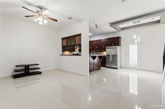 Building Photo - 16 L S Rd