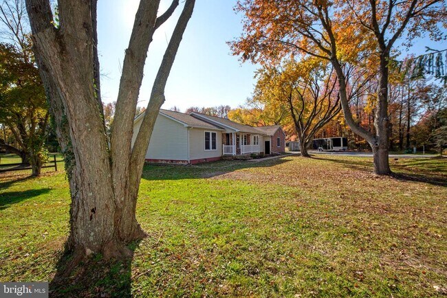 Building Photo - 105 King George Ct