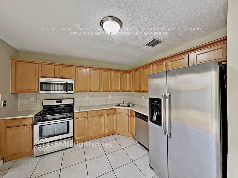 Building Photo - 15555 SW 95th Ln