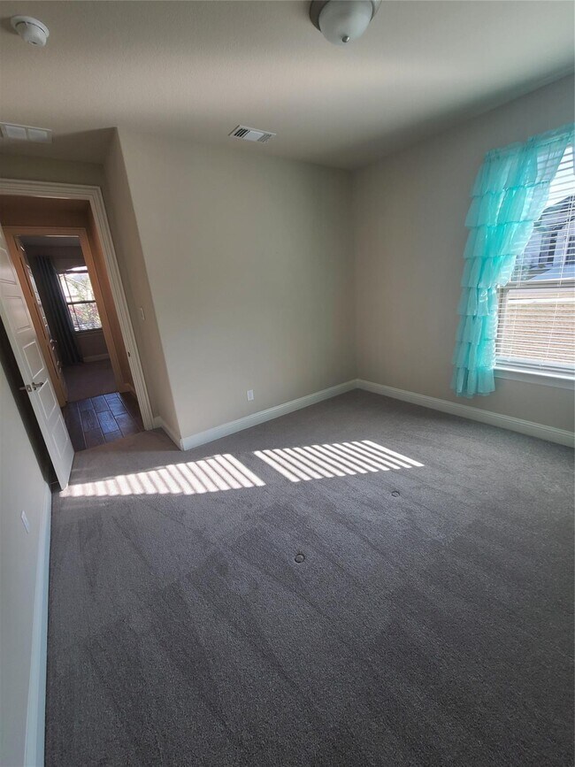 Building Photo - 10317 Linger Ln